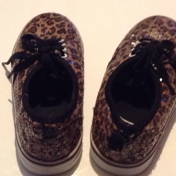 Shoes - Picture 4 of 5